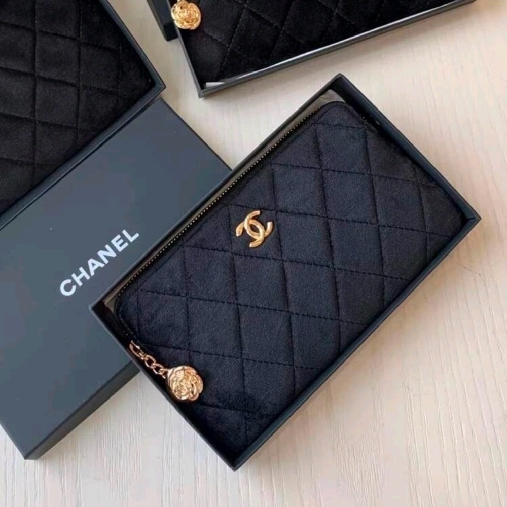 Chanel Velvet Quilted Cosmetic Pouch Clutch VIP/GWP